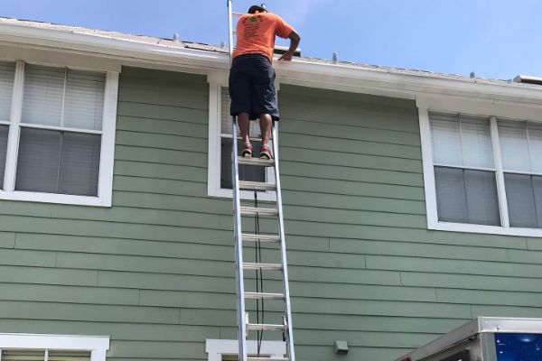 Gutter Cleaning Services Company Near Me In Riverview FL